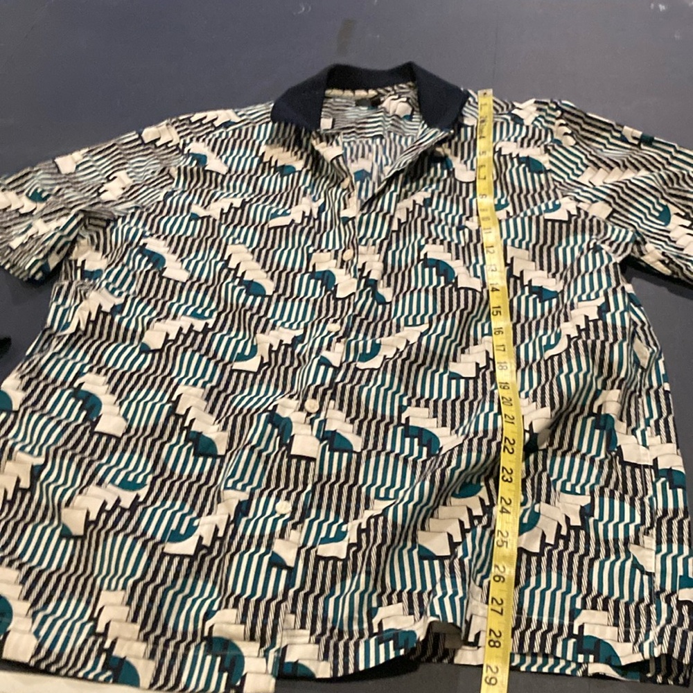 Murano Slim Fit short sleeve button down shirt. Extra large slim fit.